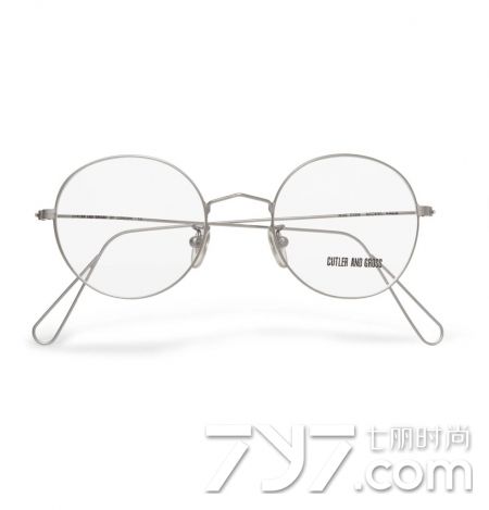 女生眼镜框搭配风格,灰白渐变眼镜框适合什么风格