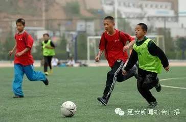 1077青关注延安市青少年体育协会足球分会会长王一举、延安市青年体育协会跑吧负责人刘振琪做客本期《延安青年》