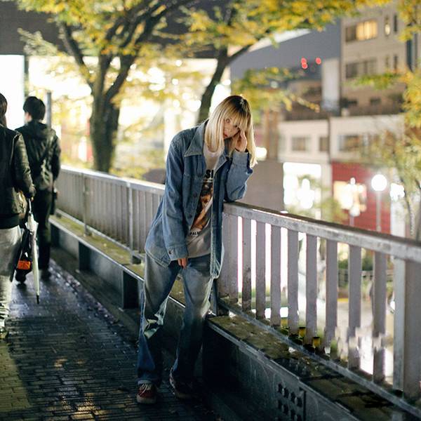 蓝裤子上有顽固的污渍怎么清洗,黑色纯棉裤子滴上油渍怎么清洗