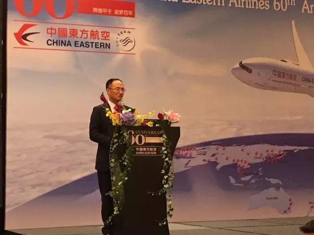 “美女”与“夜寿”：中国东航60岁生日晚宴趴新加坡分场