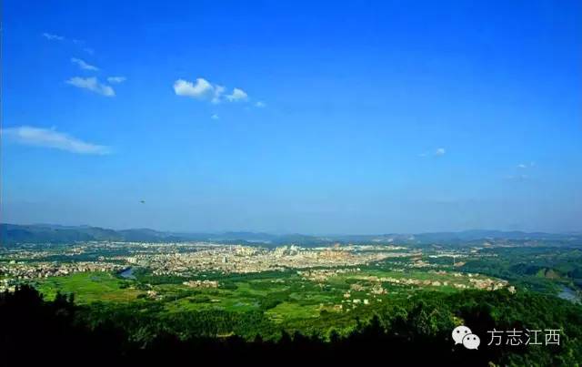 百丈龙潭指的就是江西的龙南县,福建百丈龙潭景点