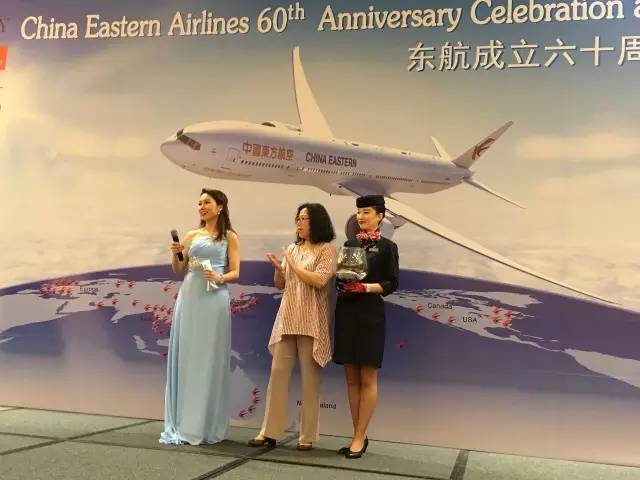 “美女”与“夜寿”：中国东航60岁生日晚宴趴新加坡分场