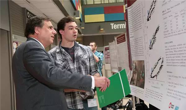 最新鲜！加拿大哪些大学最靠谱？谁实力碾压全场，谁憋屈不服只能垫底，这结果也是有点没想到！