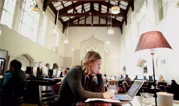 最新鲜！加拿大哪些大学最靠谱？谁实力碾压全场，谁憋屈不服只能垫底，这结果也是有点没想到！