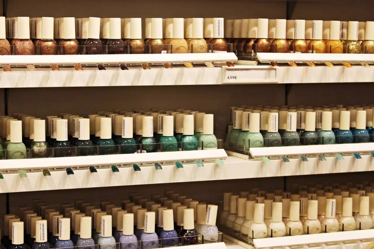 HM指甲油试色|比起丑炸天的衣服,它家指甲油美到惊人