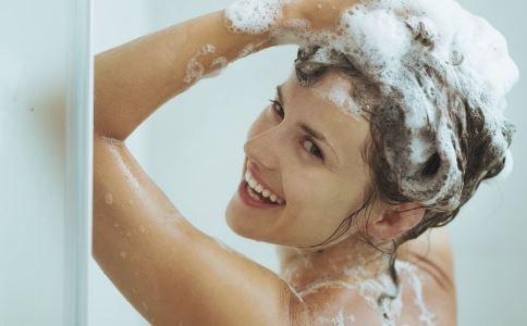 冬季早上最好要不要洗头,冬天早晨凉水洗头