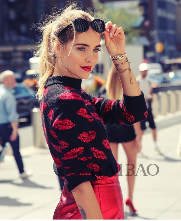 你眼中的基本款毛衣，谁实话还是挺重要的！街拍打卡，原来人人都爱穿这样的毛衣……