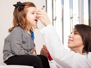 小儿反复肺部感染,小孩肺部感染反复发烧该如何治疗