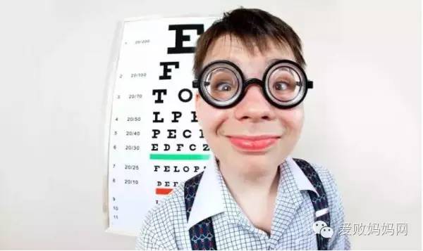 知识科普眼镜店,长期戴眼镜眼睛变形怎么恢复