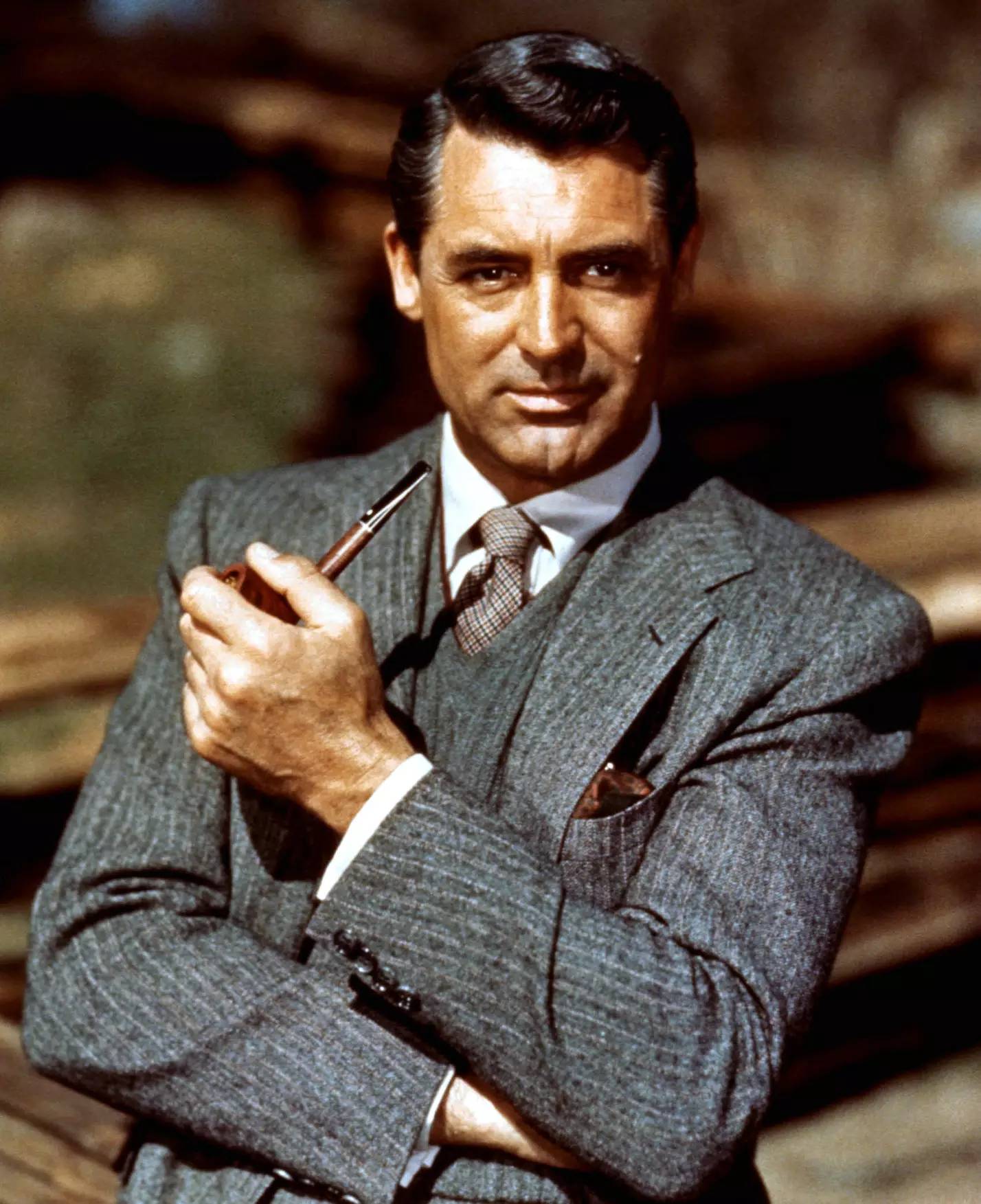 抽烟没格调、雪茄太做作，为什么不试下烟斗