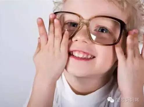 知识科普眼镜店,长期戴眼镜眼睛变形怎么恢复