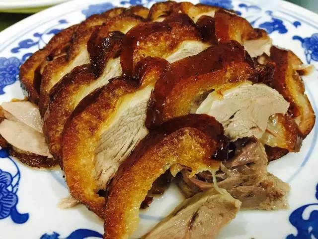 「美食探店」这家等吃鸭子的人天天都排到了胡同口，真的这么美味？