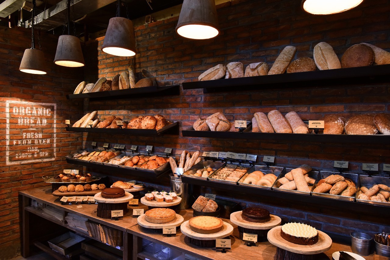 拔草！隐藏在新天地的防空洞酒吧、冠军面包舖、李宗盛阿信的咖啡厅！一天绝不够！