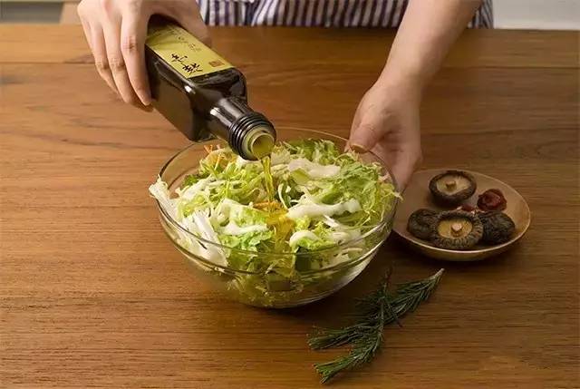 天冷橄榄油会结晶吗,橄榄油在常温下结晶是不是坏了