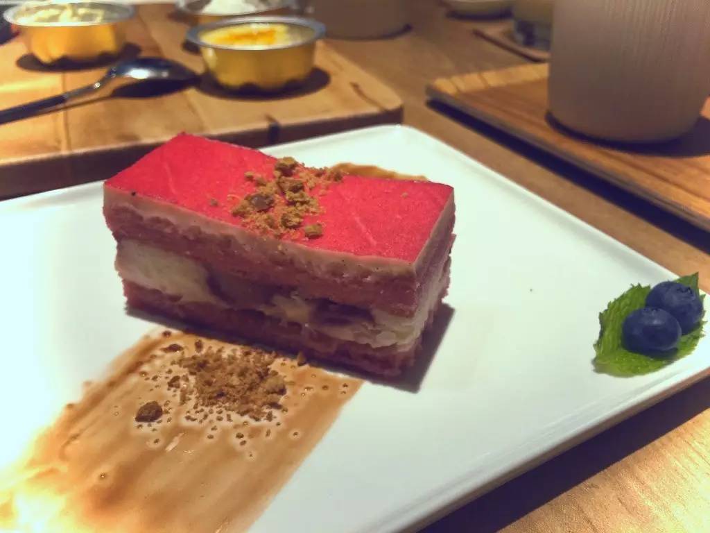 拔草！隐藏在新天地的防空洞酒吧、冠军面包舖、李宗盛阿信的咖啡厅！一天绝不够！