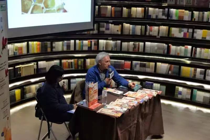 世界级大师薛蓝·约纳科维奇带你在小世界里寻找大世界