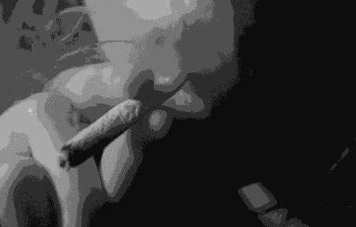 抽烟没格调、雪茄太做作，为什么不试下烟斗