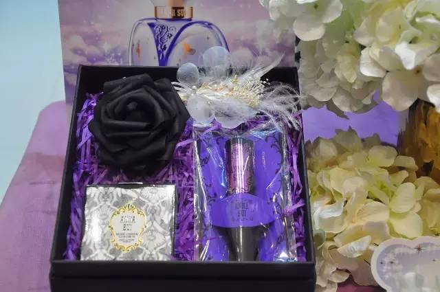 盼了一年的圣诞,dior彩妆圣诞限量版