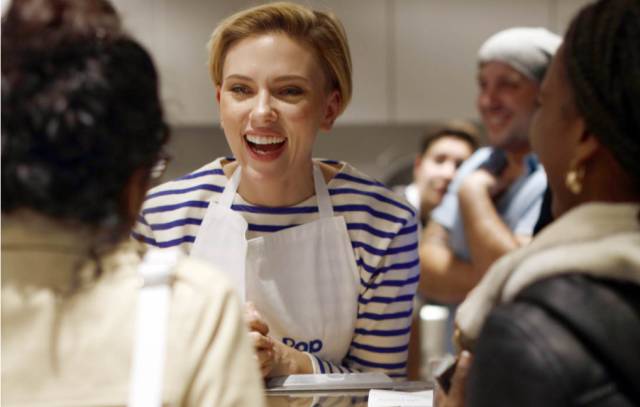 节日派对季,敢不敢换种姿势喝啤酒、咖啡、啃汉堡、吃爆米花……?|WorldNotice