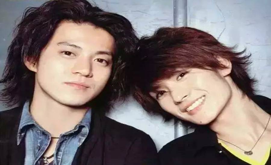 “我有美貌和面包，你给我爱情就好”，“好！”