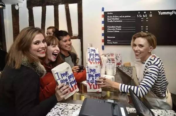 节日派对季,敢不敢换种姿势喝啤酒、咖啡、啃汉堡、吃爆米花……?|WorldNotice