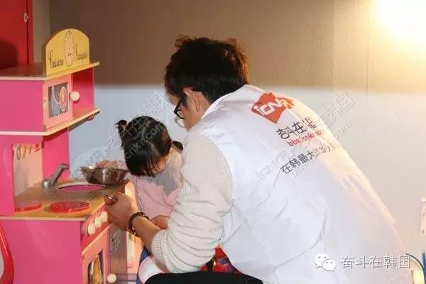 奋韩为孤儿院捐两千万韩币奶粉！用关爱温暖寒冬！