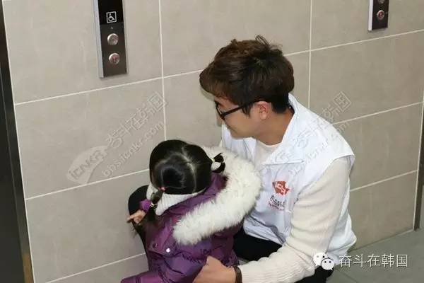 奋韩为孤儿院捐两千万韩币奶粉！用关爱温暖寒冬！