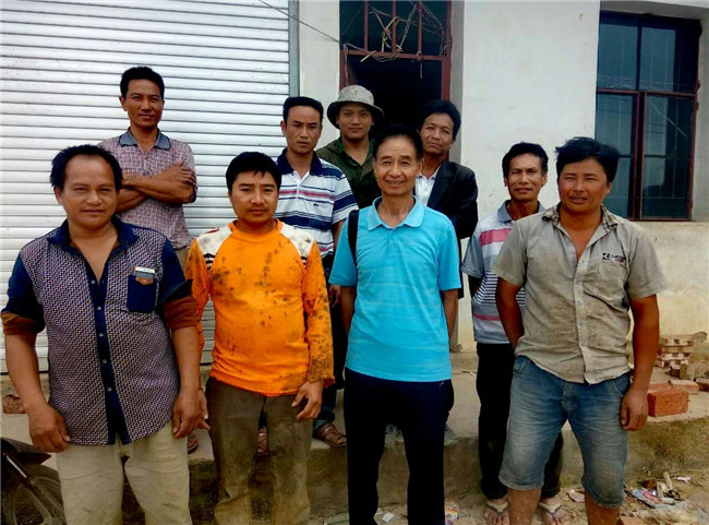 蚕宝宝突然变成黄色而且身上很多,蚕宝宝变成飞蛾吃不吃桑叶