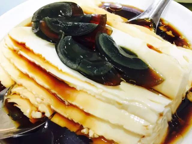 「美食探店」这家等吃鸭子的人天天都排到了胡同口，真的这么美味？