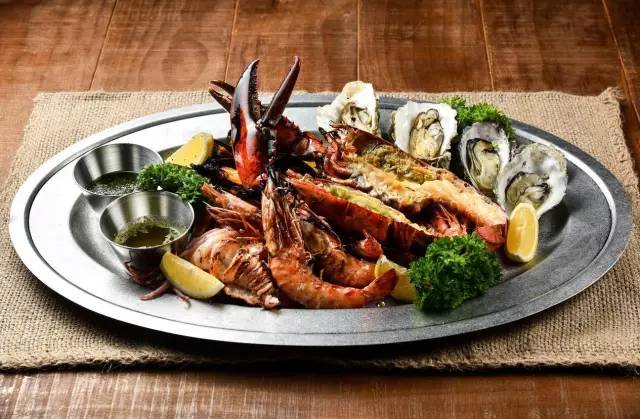 拔草！隐藏在新天地的防空洞酒吧、冠军面包舖、李宗盛阿信的咖啡厅！一天绝不够！