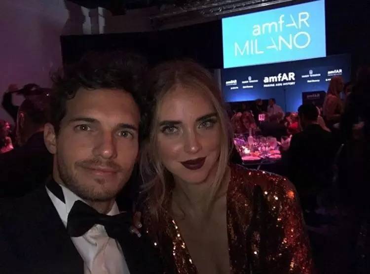 她们成为时尚博主仅仅是会穿？还因为有个会拍照的男友！