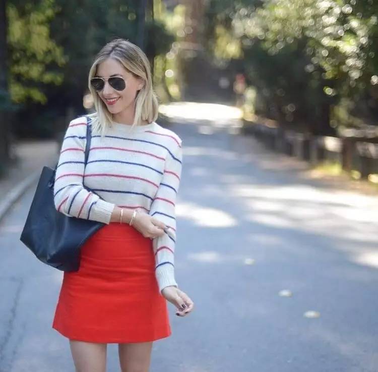 她们成为时尚博主仅仅是会穿？还因为有个会拍照的男友！