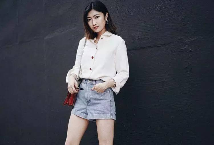 她们成为时尚博主仅仅是会穿？还因为有个会拍照的男友！