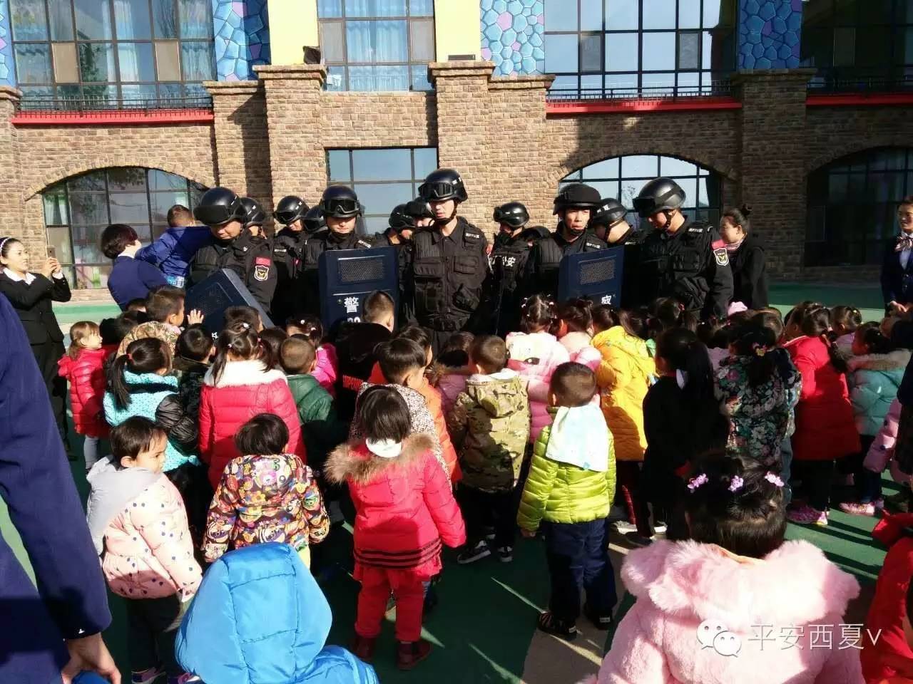 头条丨PTU的蜀黍们受邀来到海贝尚智幼儿园，对小朋友进行爱国主义教育！