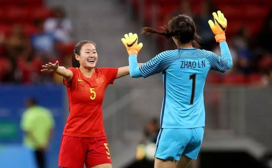 赵丽娜为什么不踢完这局世界杯,赵丽娜为中国男足加油