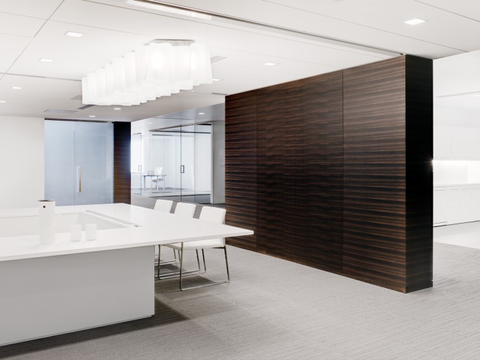 办公家具——洁白之美的空间,才是简约人士的首选