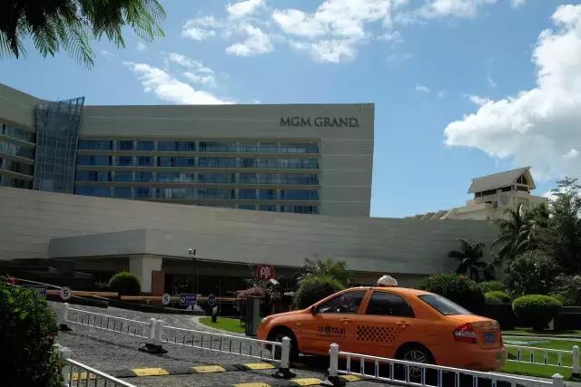 杨幂刘恺威最新一期从酒店出来,杨幂刘恺威法国巴黎定情之作