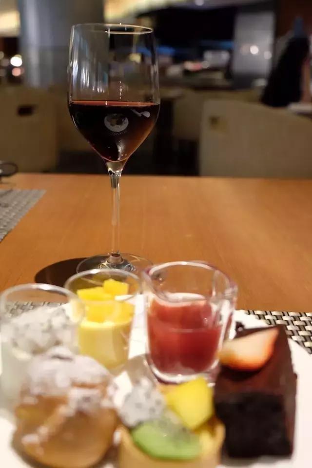 杨幂刘恺威最新一期从酒店出来,杨幂刘恺威法国巴黎定情之作