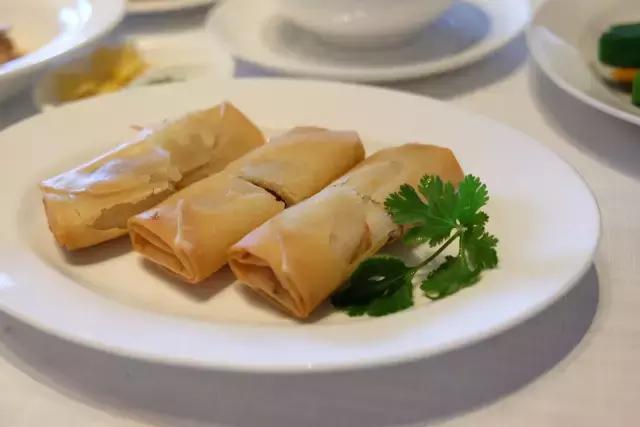 杨幂刘恺威最新一期从酒店出来,杨幂刘恺威法国巴黎定情之作