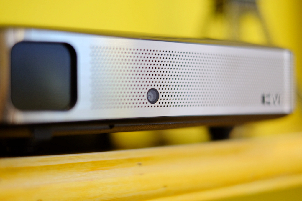 用全高清投影播放4k,300寸的投影观看视频