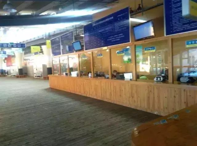 去不了远方就在家门口玩,去不了就在家门口滑冰