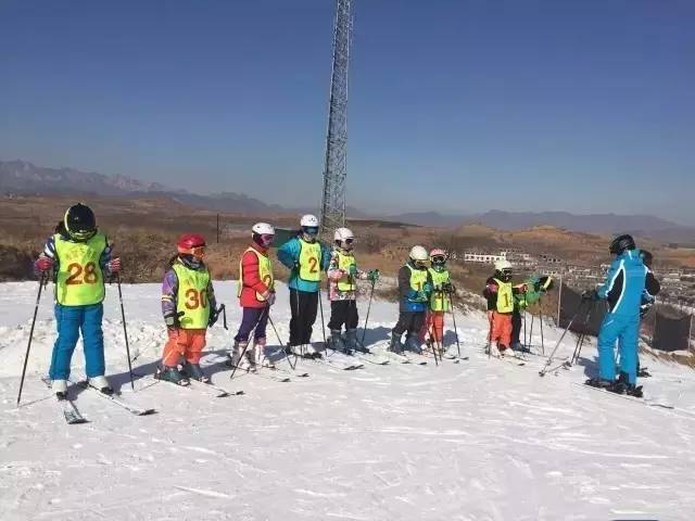 去不了远方就在家门口玩,去不了就在家门口滑冰