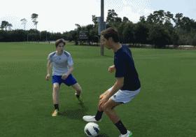 瓒崇悆鑳岃韩鎷跨悆瀹炴垬,瓒崇悆鑳岃韩鎷跨悆鎶ょ悆瑙嗛瀹炴垬