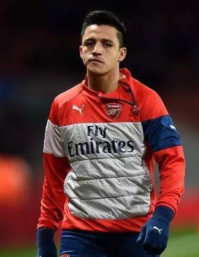 还记得足球巨星们的首球吗？