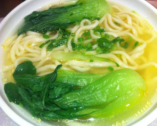 看似朴实无华的一碗清汤面,一碗让人满口留香的清汤面