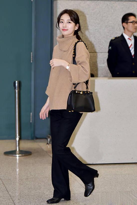 宋茜牛仔短裙配帆布鞋,宋茜同款鞋黑色帆布鞋