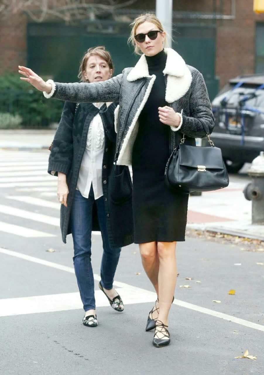 宋茜牛仔短裙配帆布鞋,宋茜同款鞋黑色帆布鞋