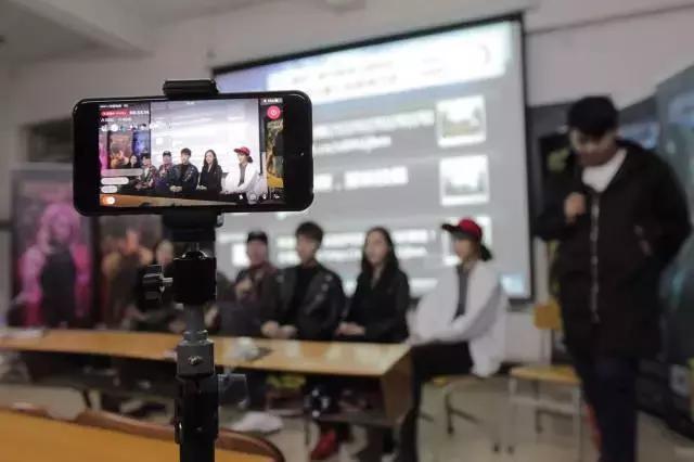 吃饭时直播,睡觉时赶路,《微能力者》校园宣传使出微能力!