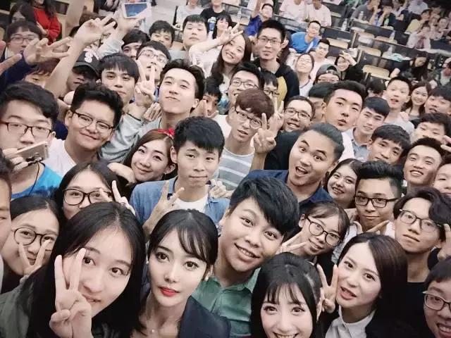 吃饭时直播,睡觉时赶路,《微能力者》校园宣传使出微能力!