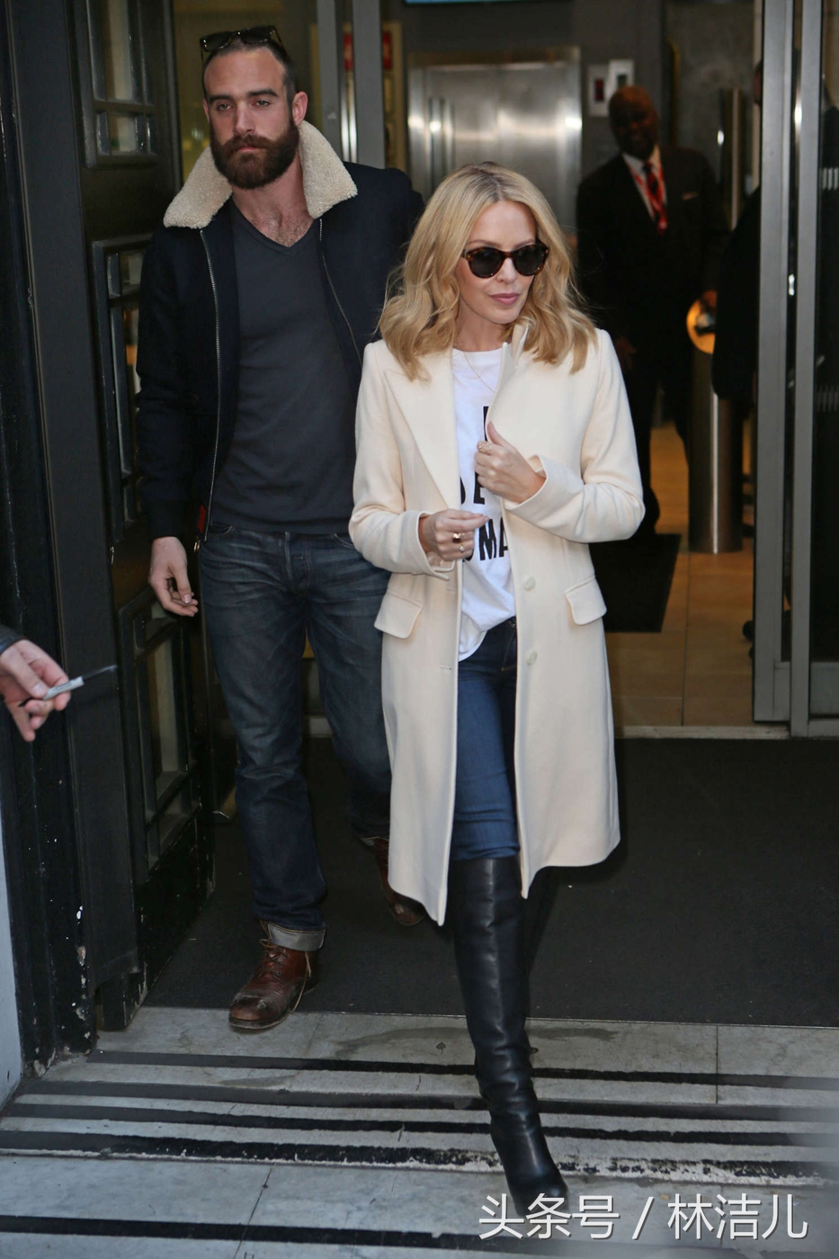 杨幂刘亦菲同款靴子,刘亦菲同款长筒靴搭配